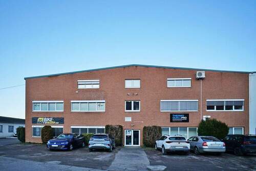 Ansicht - Lagerfläche mit Kran in Cossebaude