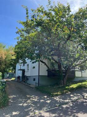 Gebäude Seitenansicht - 1 Zimmer Mehrfamilienhaus, Wohnhaus in Pfinztal
