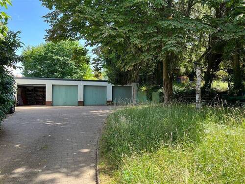 Garagen und Gartenblick - 