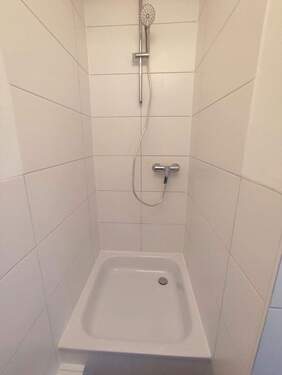 Badezimmer mit Dusche - 
