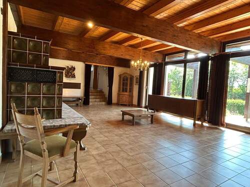 IMG-20251020-WA0033.jpg - Viel Raum zum Leben – Zweifamilienhaus mit Nebengebäude auf großem Grundstück in ruhiger Randlage von Maßbach