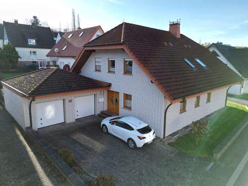 Hauseinfahrt - 6 Zimmer Mehrfamilienhaus, Wohnhaus zum Kaufen in Paderborn