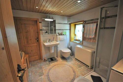 EG: Tageslichtbad mit BW und DU - 