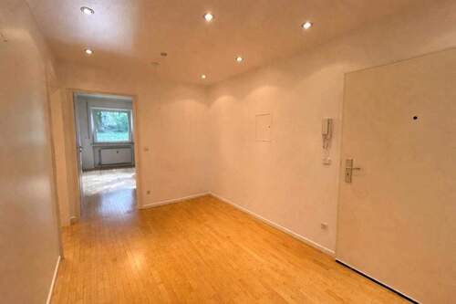 Eingang / Diele - Etagenwohnung mit 76,40 m&sup2; in Wiesbaden zum Kaufen