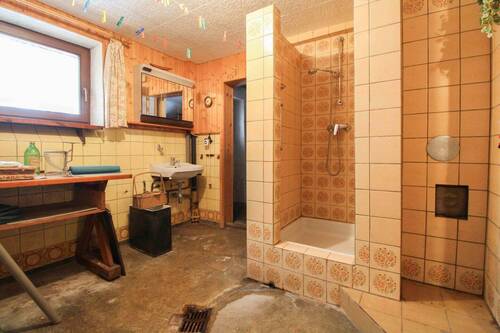 Waschraum mit Dusche UG - 