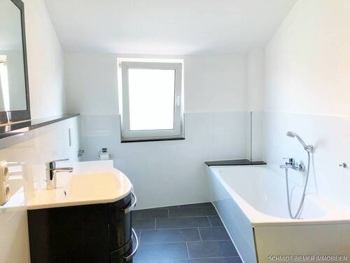 ... Badewanne und Dusche - 