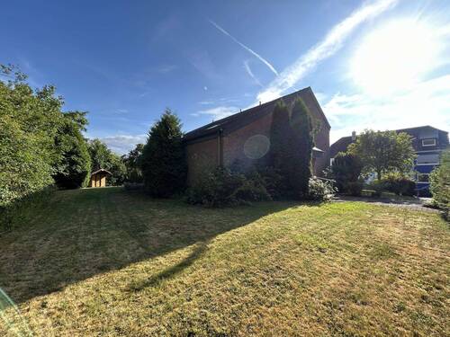 Seitenansicht - 9 Zimmer Einfamilienhaus in Warburg