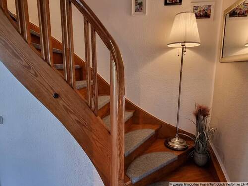 18 EG Treppe ins OG - 