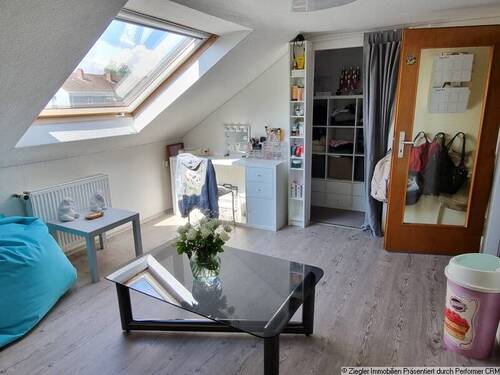 25b DG Studio Wohnbereich mit Ankleide - 