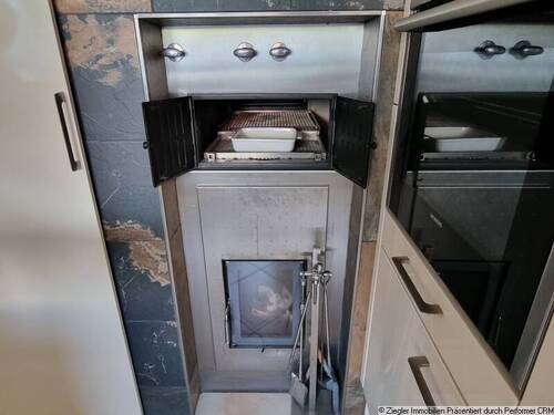 07b EG Einbauküche mit Kachelofen, Detail - 