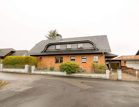 18358 Außenansicht - Freistehendes Einfamilienhaus mit ELW in Kradenbach - Garagen, ruhige Wohnlage & ebener Garten