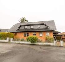 Freistehendes Einfamilienhaus mit ELW in Kradenbach - Garagen, ruhige Wohnlage & ebener Garten