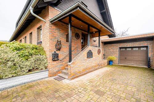 18358 Eingang - 6 Zimmer Mehrfamilienhaus, Wohnhaus zum Kaufen in Kradenbach