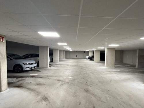 Tiefgaragenstellplatz - 