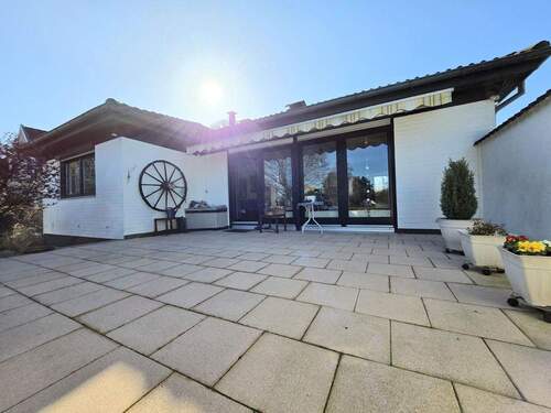 Terrasse mit Markise - 4 Zimmer Bungalow in Börnsen