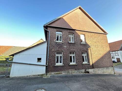 Seitenansicht - 9 Zimmer Einfamilienhaus zum Kaufen in Marsberg