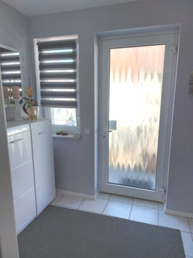 Wohnungseingang / Flur - 5 Zimmer Etagenwohnung in Linkenheim-Hochstetten