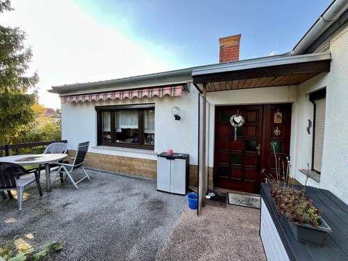 Terrasse und Eingangsbereich - 