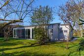 Gartenansicht/Terrassenseite - 4 Zimmer Bungalow in Neuss