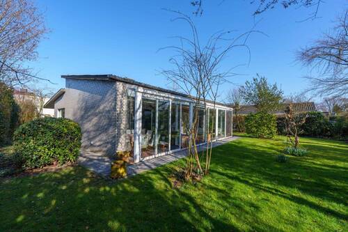 Rückansicht des Bungalows - Bungalow mit 160,90 m&sup2; in Neuss zum Kaufen