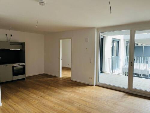 Wohnbereich mit Küche - Moderne 2-Zimmer-Neubauwohnung mit Balkon!