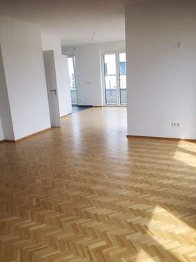 Wohnbereich - 2 Zimmer Etagenwohnung zum Kaufen in Frankfurt am Main