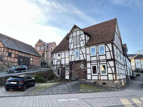Frontansicht - Historisches Fachwerkhaus mit Garage und Stellplätzen in zentraler Lage in Diemelstadt-Rhoden