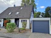 Hausansicht Vorderseite - 3 Zimmer Doppelhaushälfte zum Kaufen in Grevenbroich