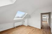 Schlafzimmer mit Domblick - 3 Zimmer Etagenwohnung zum Kaufen in Aachen