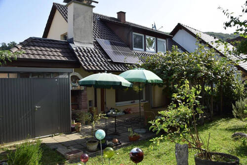 Terrasse/ Garten - 3-Zimmer Wohnung in Pfaffenweiler mit Garten und großzügiger Terrasse