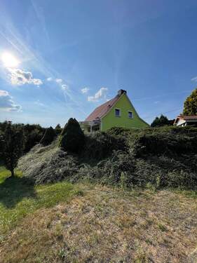 Seitenansicht - Blick vom Grundstück - 4 Zimmer Einfamilienhaus zum Kaufen in Grimma