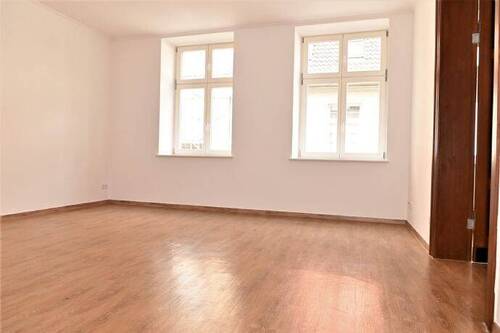 Wohnzimmer - Lichtdurchflutete 3- Raumwohnung mit zwei Bädern und Balkon