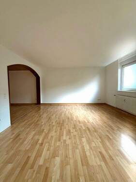 Bild 1 - Familienglück mit Platz zum Leben - Gepflegte 5-Zimmer-Wohnung in Linkenheim-Hochstetten