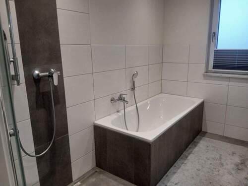 Bild 2 - 2 Zimmer DG Niedrigenergiehaus - inkl. EBK