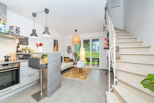 Wohnbereich - Sofort beziehbar: Möbliertes 1,5-Zimmer-Galerieapartment