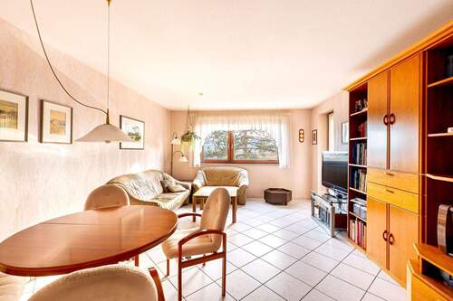 Wohnzimmer - 3 Zimmer Etagenwohnung zum Kaufen in Weinstadt