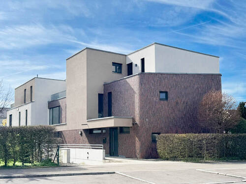 Hauseingang - 3 Zimmer Etagenwohnung zur Miete in Neu-Ulm