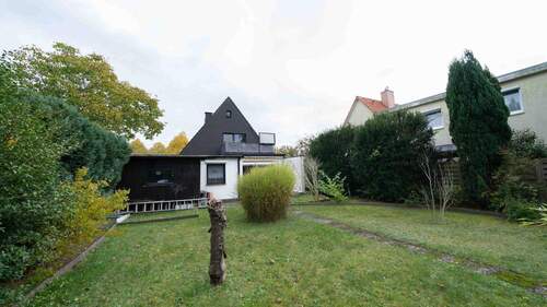 Garten und Hinteransicht Haus - 