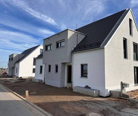 Modernes Neubauwohnen mit allem Komfort - 