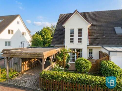 Doppelhaushälfte mit Carport - Baujahr 2005 - moderne Doppelhaushälfte mit wohnlich ausgebautem Studio in Kiel-Russee