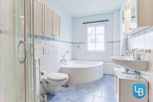 Dusch- und Wannenbad - 