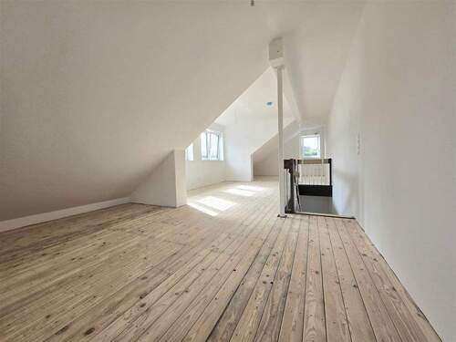 5. Zimmer oder 5. 6. und 7. Zimmer im Dachgeschoss - 