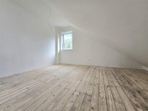 5. Zimmer oder 5. 6. und 7. Zimmer im Dachgeschoss - 