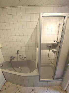 Dusch- & Wannenbad EG - 