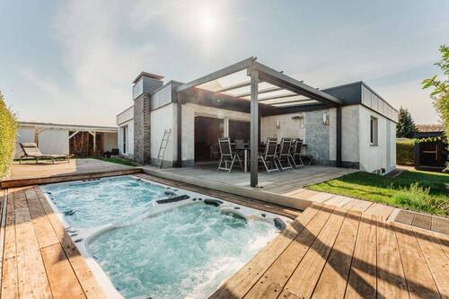 Schwimmbad - Entspannung Pur: Stilvoller Bungalow mit Sauna & Pool in idyllischer Atmosphäre