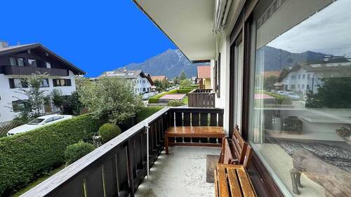 Blick auf den Balkon - 2 Zimmer Etagenwohnung zum Kaufen in Garmisch-Partenkirchen