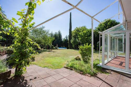Ostterrasse mit Garten und Wintergarten - 