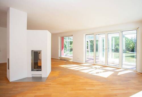 Wohn-/Eßzimmer mit Kamin und Zugang zu Wintergarten und Terrasse - 