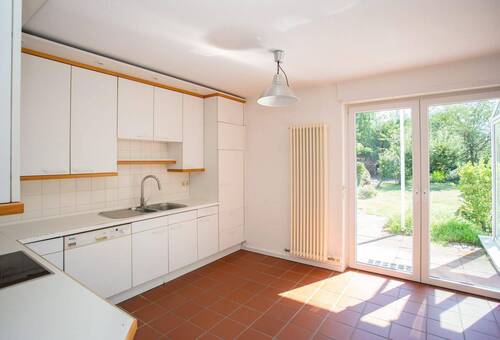 Küche mit Zugang zum Garten - 