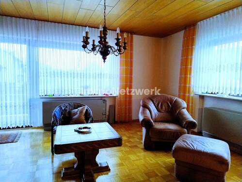 Wohnzimmer - Einfamilienhaus mit 180,00 m² in Bretten / Gölshausen zum Kaufen